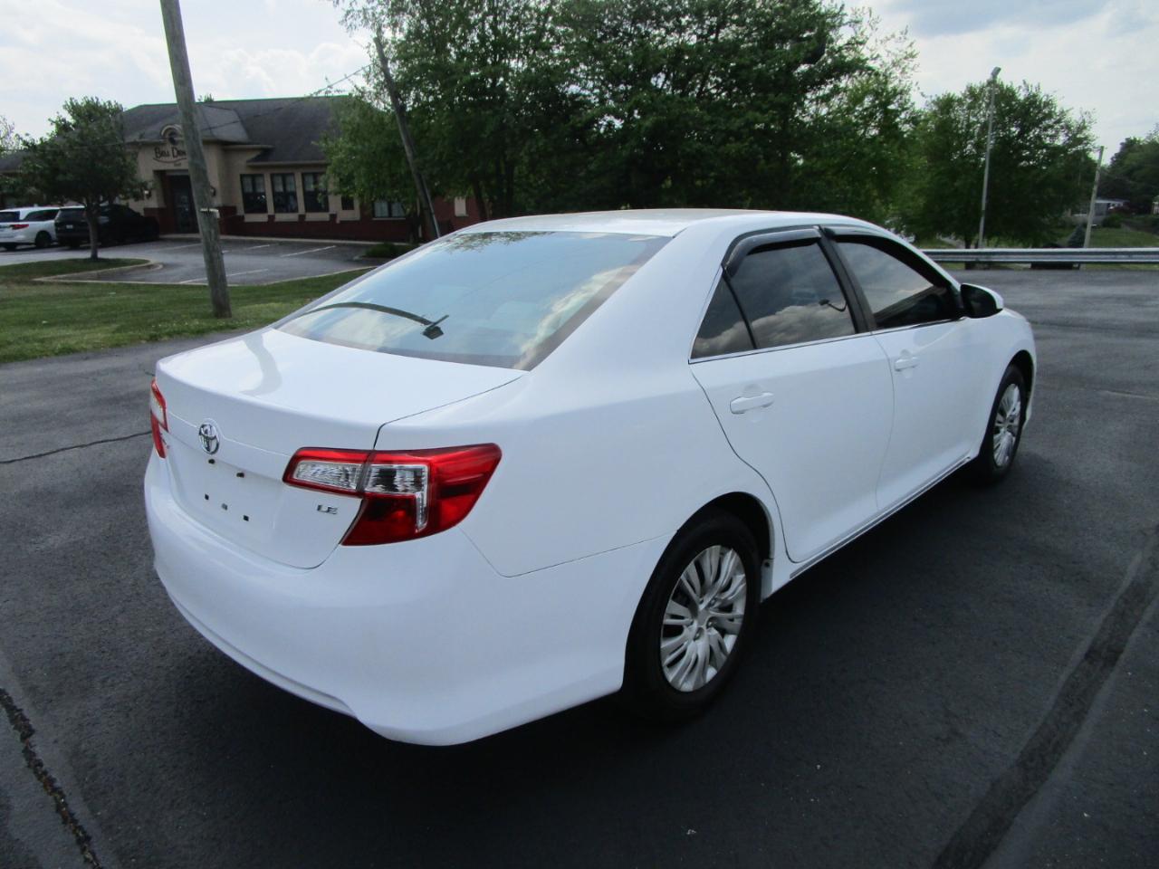 Toyota Camry 4dr Sdn I4 Auto LE (Natl) 2013