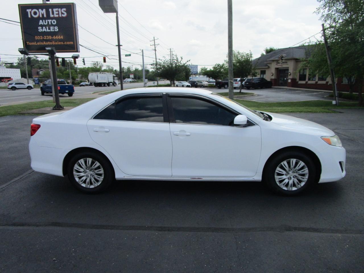 Toyota Camry 4dr Sdn I4 Auto LE (Natl) 2013