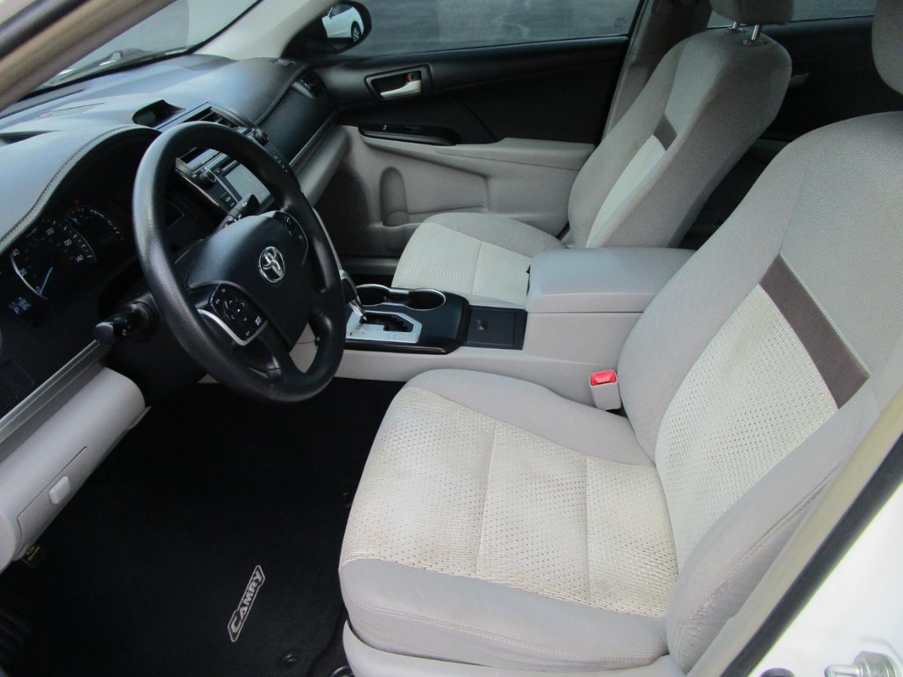 Toyota Camry 4dr Sdn I4 Auto LE (Natl) 2013