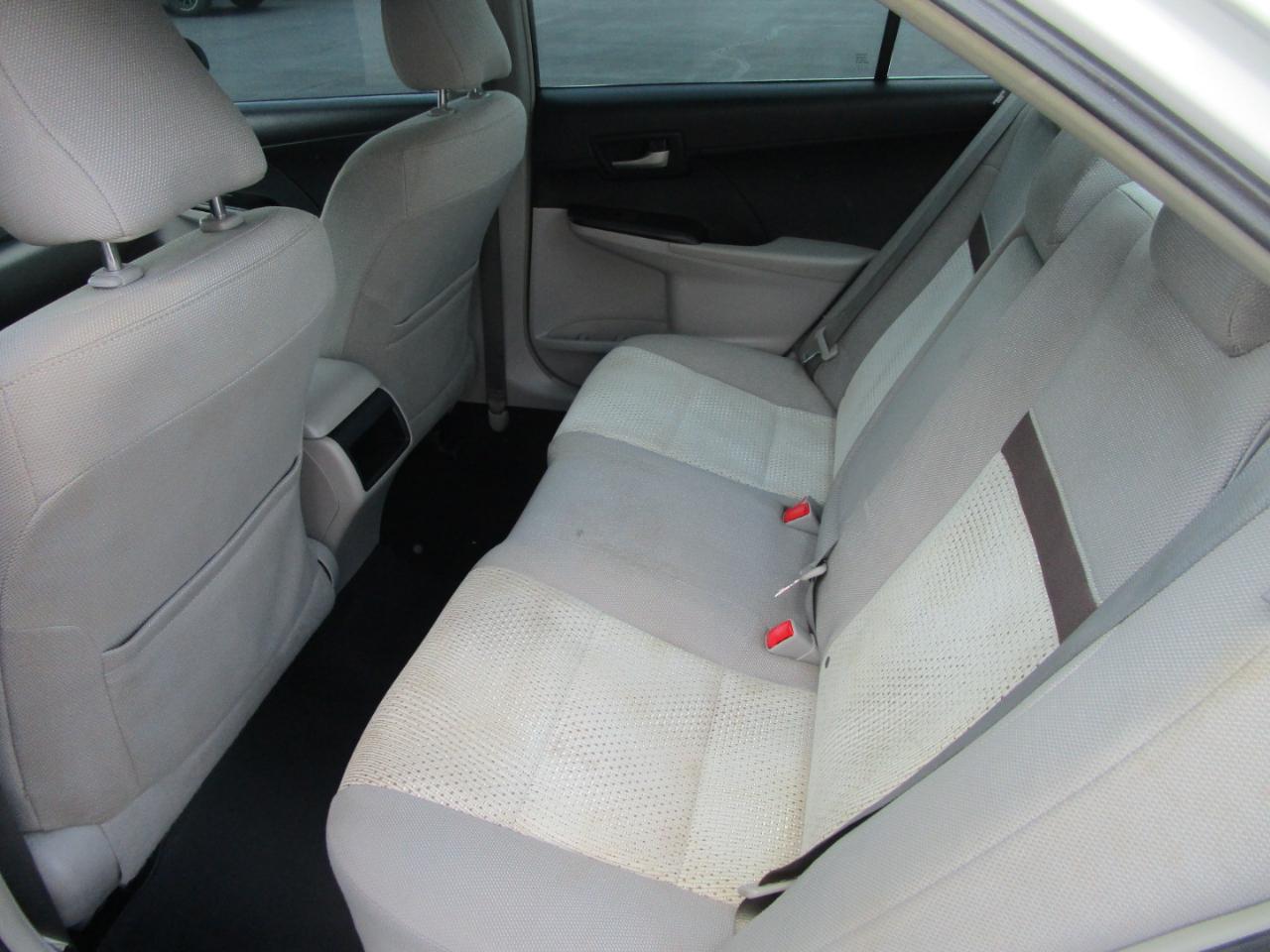 Toyota Camry 4dr Sdn I4 Auto LE (Natl) 2013