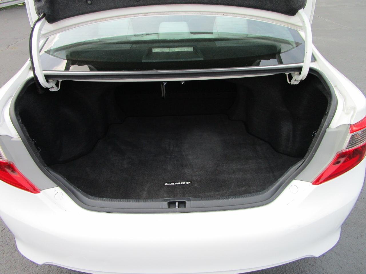 Toyota Camry 4dr Sdn I4 Auto LE (Natl) 2013