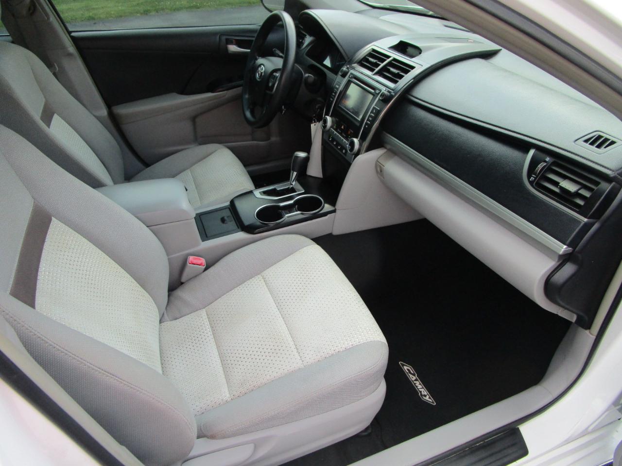 Toyota Camry 4dr Sdn I4 Auto LE (Natl) 2013