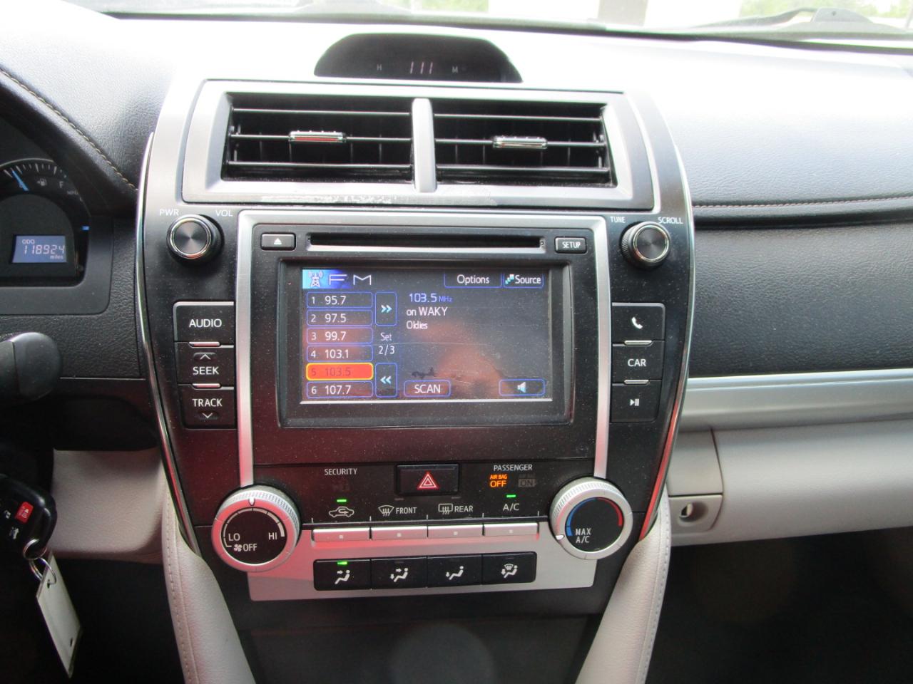 Toyota Camry 4dr Sdn I4 Auto LE (Natl) 2013