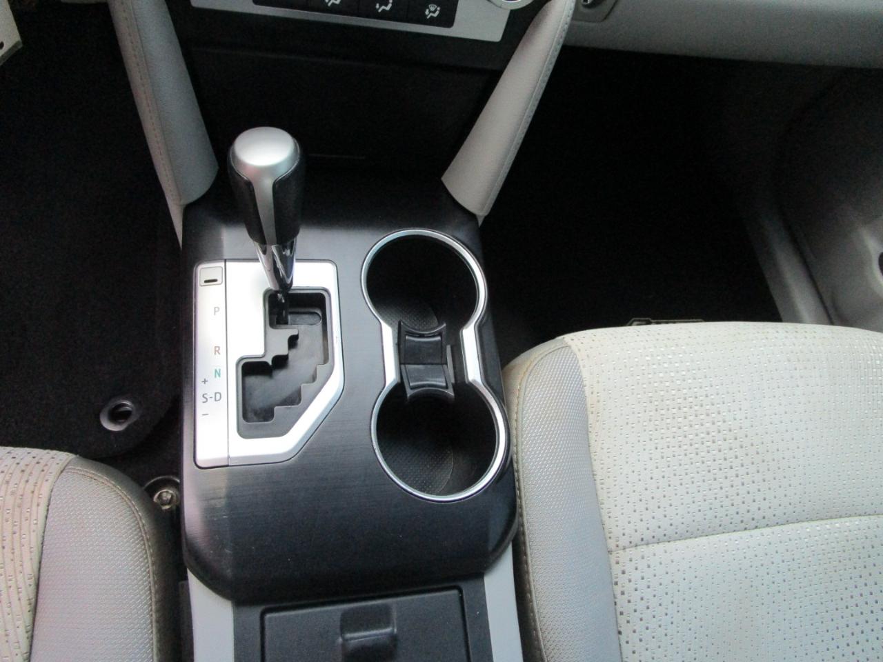 Toyota Camry 4dr Sdn I4 Auto LE (Natl) 2013