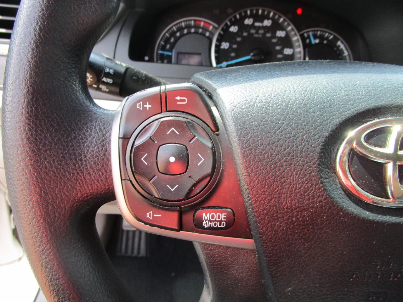 Toyota Camry 4dr Sdn I4 Auto LE (Natl) 2013