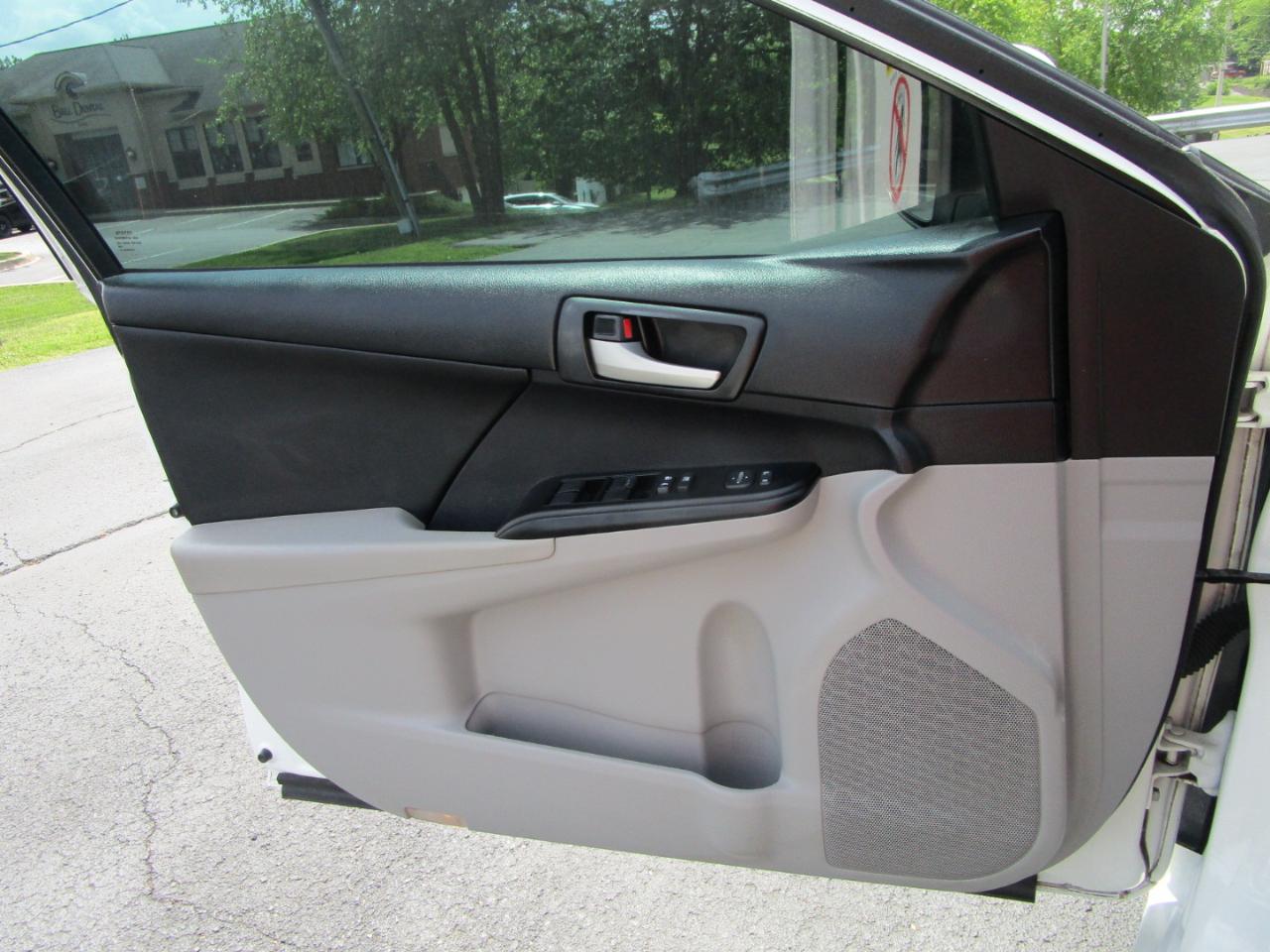 Toyota Camry 4dr Sdn I4 Auto LE (Natl) 2013