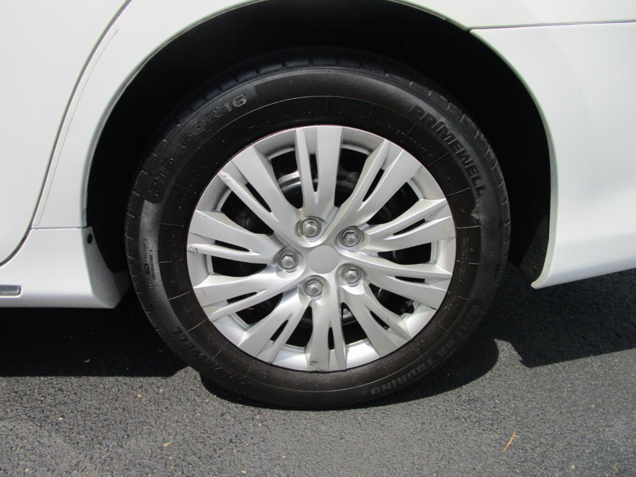 Toyota Camry 4dr Sdn I4 Auto LE (Natl) 2013