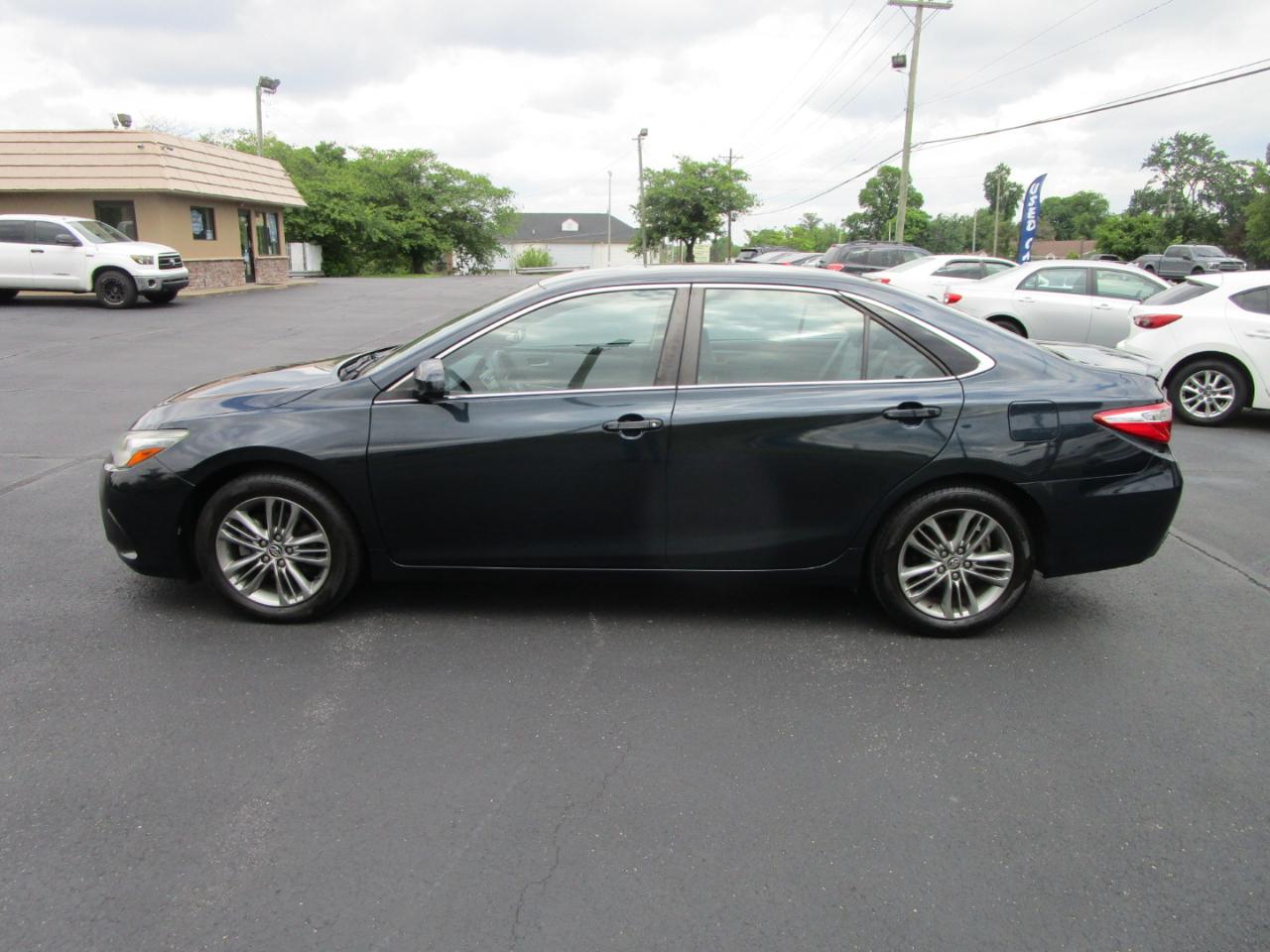 Toyota Camry 4dr Sdn I4 Auto SE (Natl) 2015