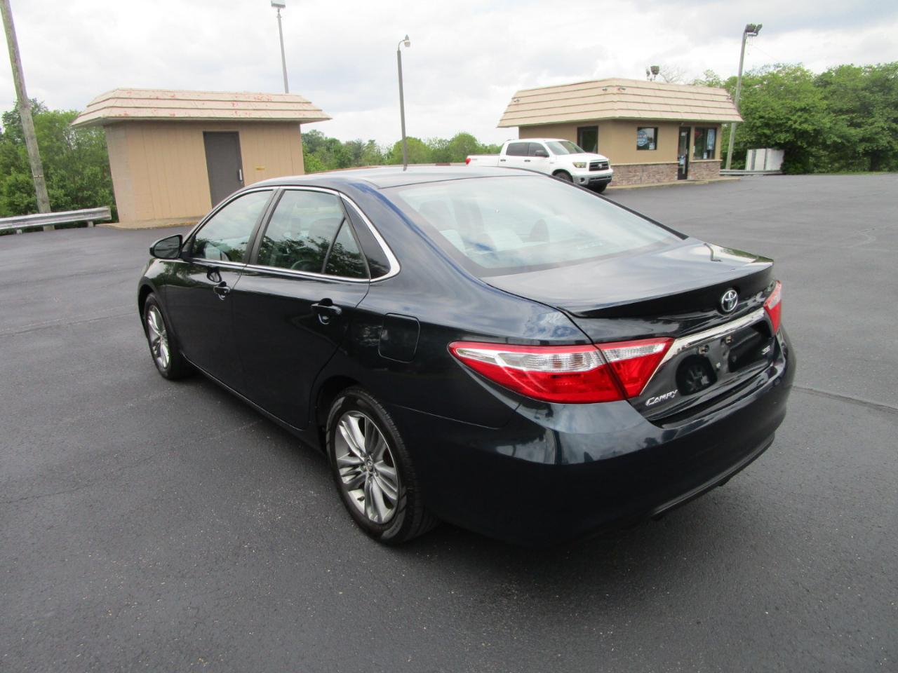 Toyota Camry 4dr Sdn I4 Auto SE (Natl) 2015