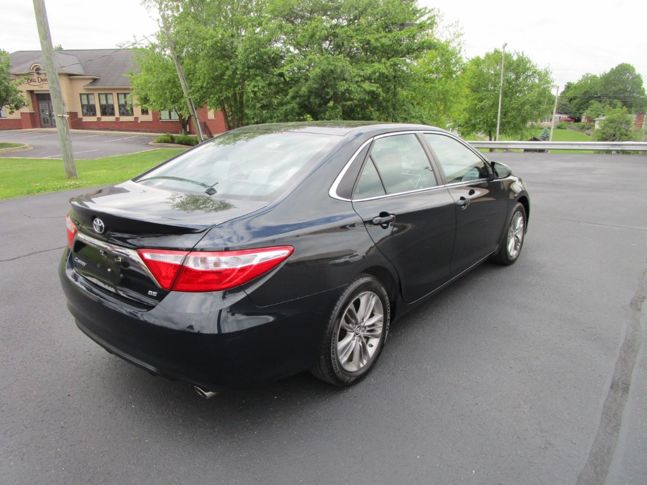 Toyota Camry 4dr Sdn I4 Auto SE (Natl) 2015
