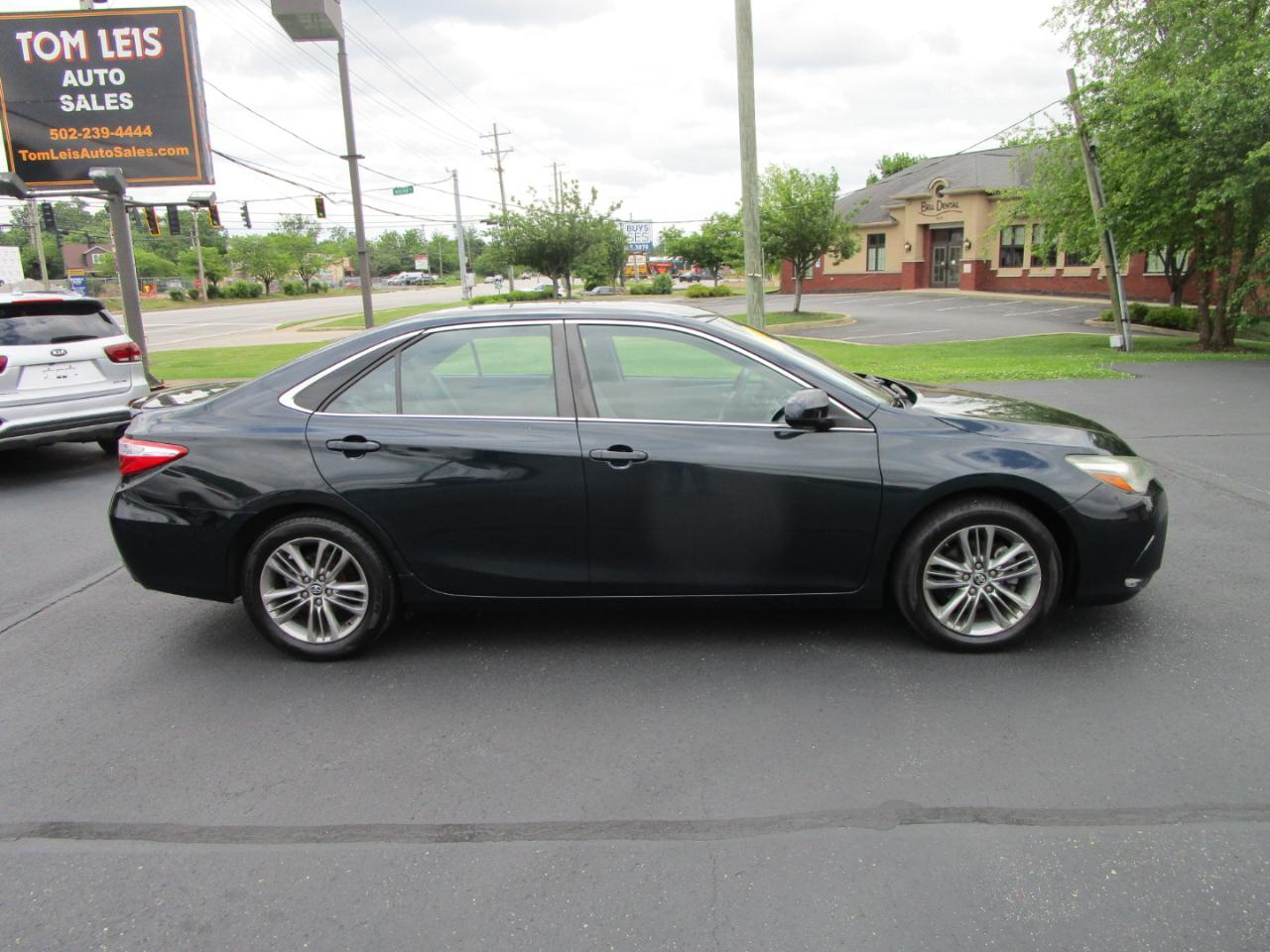 Toyota Camry 4dr Sdn I4 Auto SE (Natl) 2015