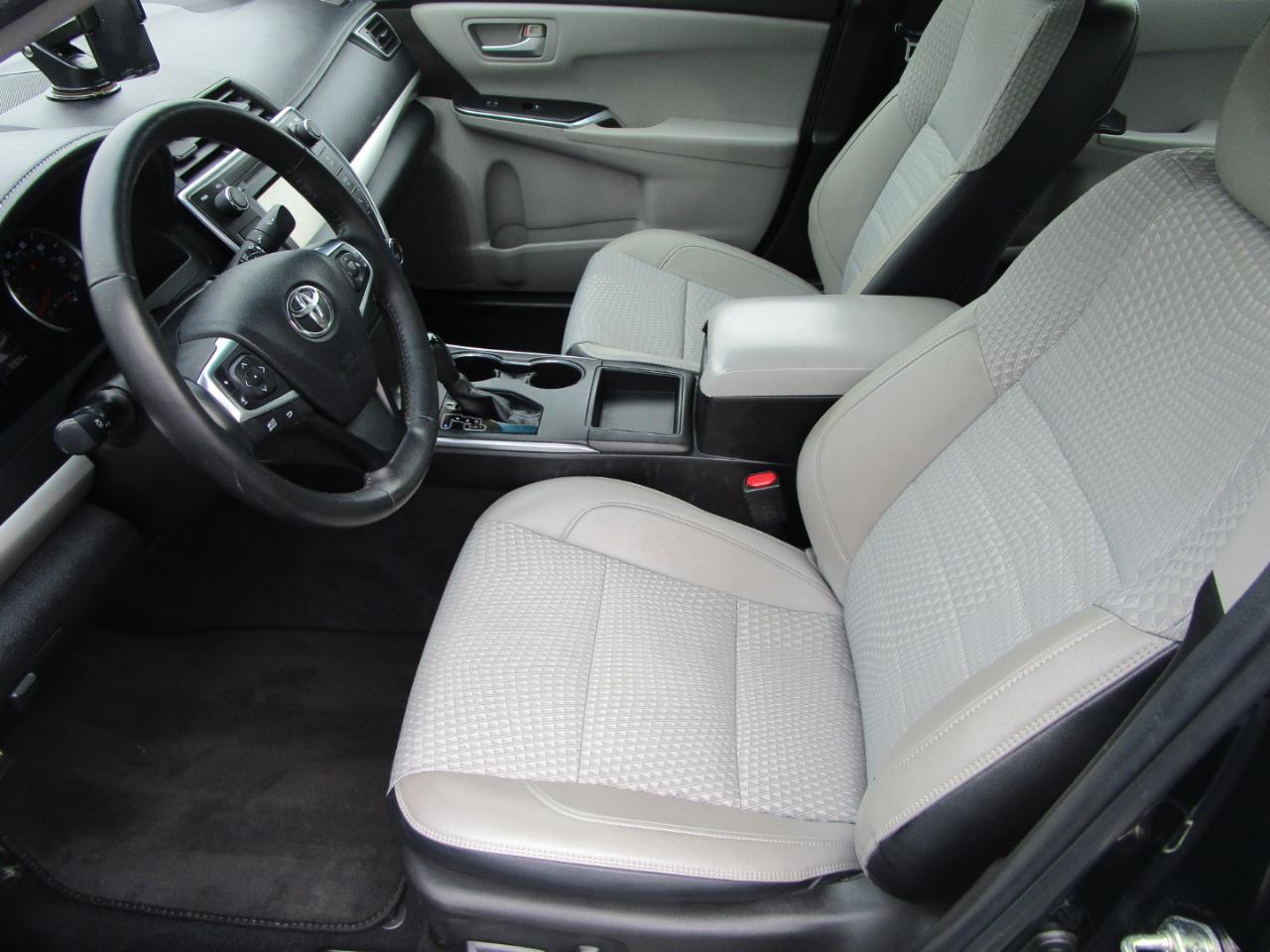 Toyota Camry 4dr Sdn I4 Auto SE (Natl) 2015