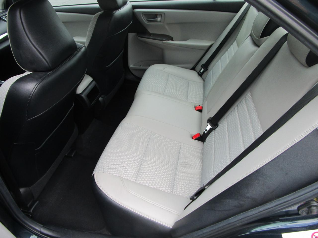 Toyota Camry 4dr Sdn I4 Auto SE (Natl) 2015