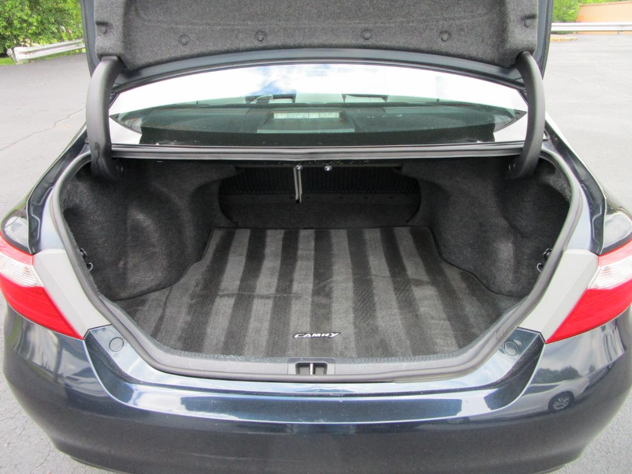Toyota Camry 4dr Sdn I4 Auto SE (Natl) 2015