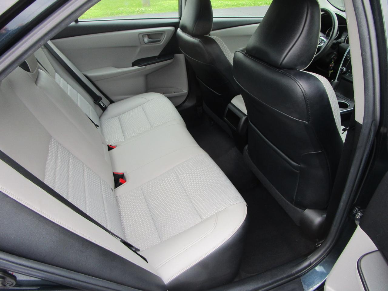 Toyota Camry 4dr Sdn I4 Auto SE (Natl) 2015