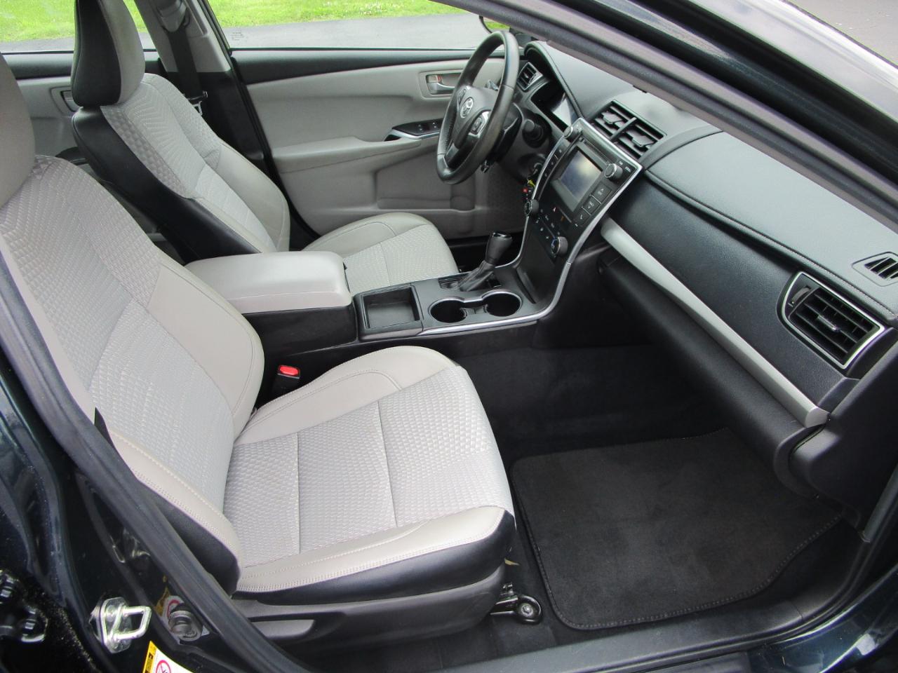 Toyota Camry 4dr Sdn I4 Auto SE (Natl) 2015