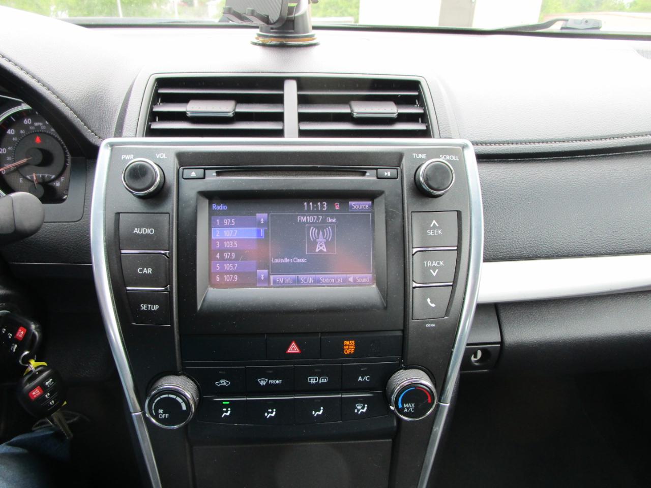 Toyota Camry 4dr Sdn I4 Auto SE (Natl) 2015