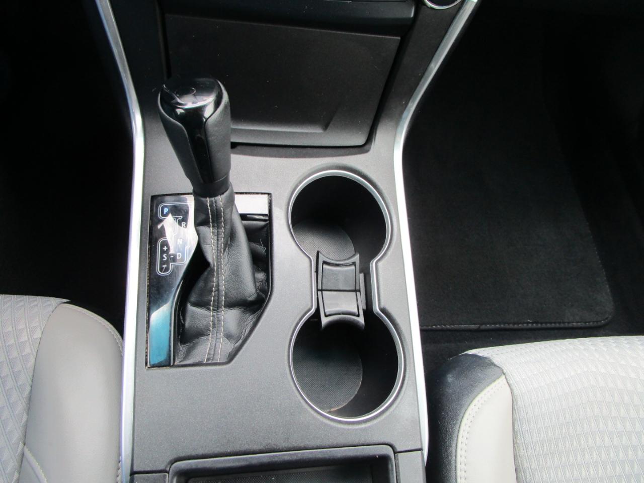 Toyota Camry 4dr Sdn I4 Auto SE (Natl) 2015