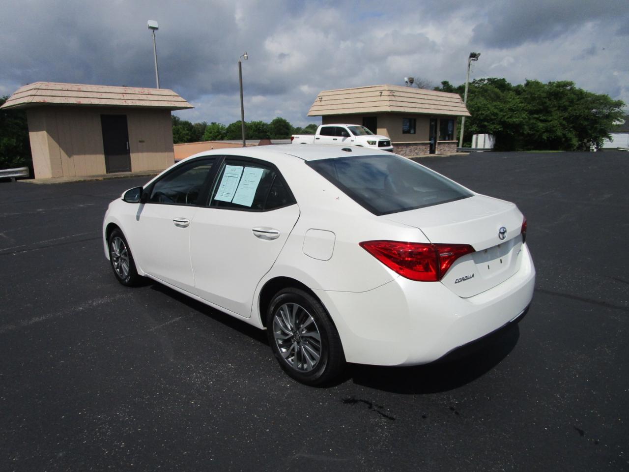 Toyota Corolla XLE CVT (Natl) 2019