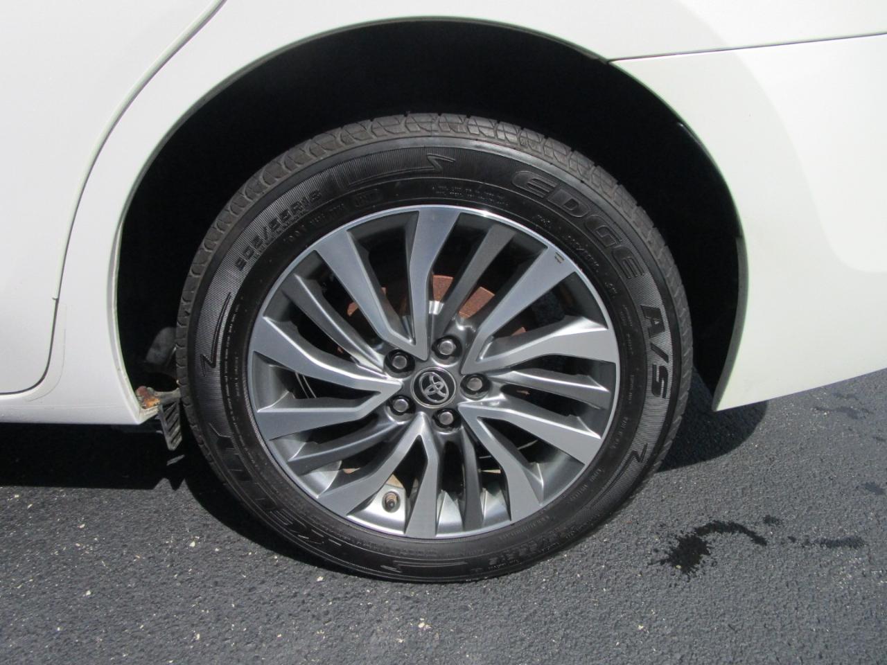 Toyota Corolla XLE CVT (Natl) 2019