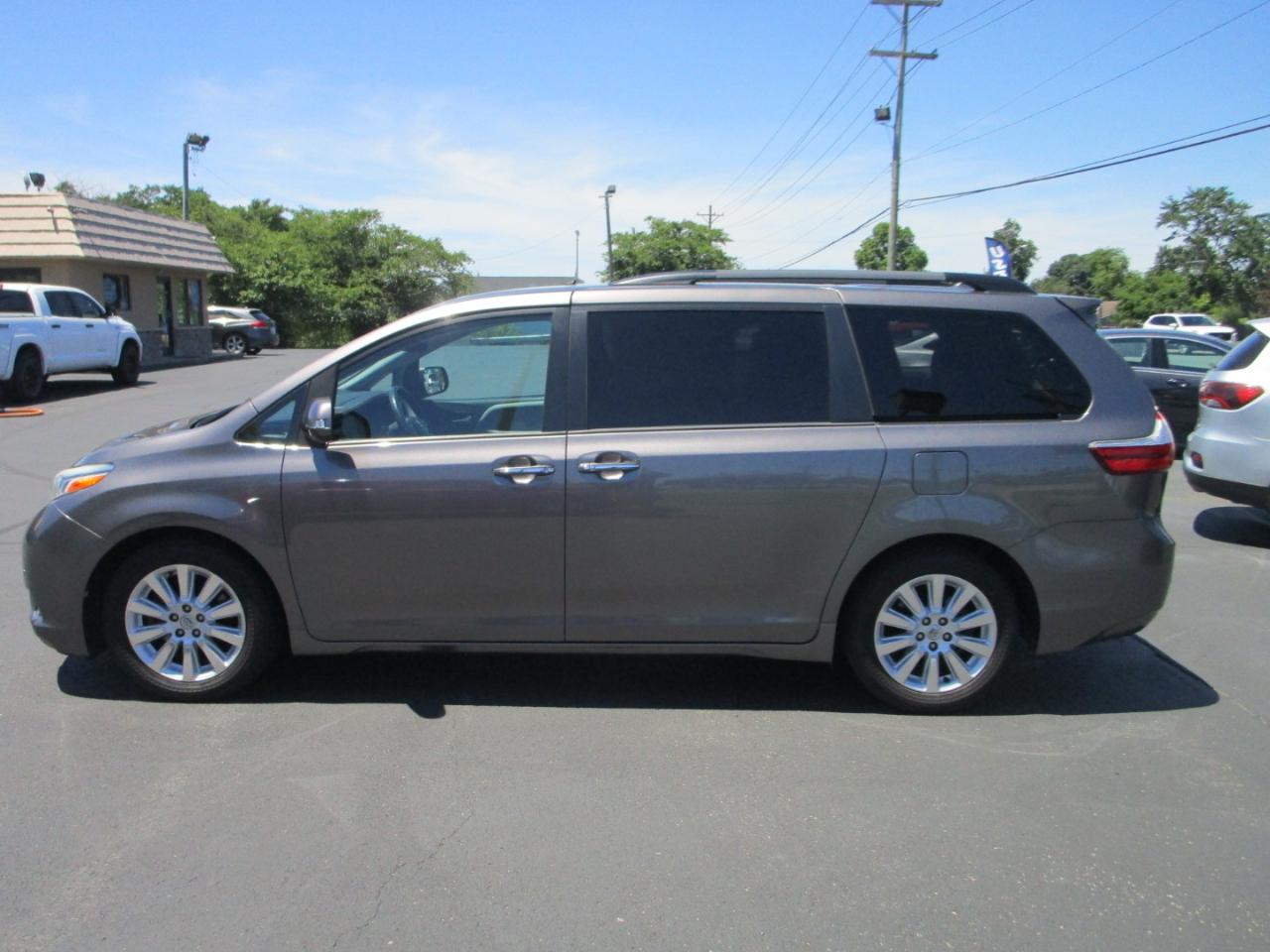 Toyota Sienna 5dr 7-Pass Van XLE Ltd FWD (Natl) 2016