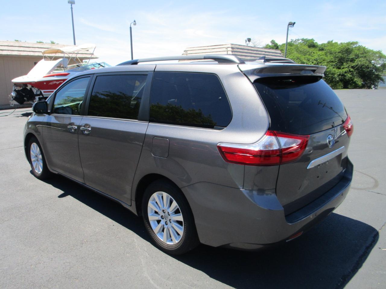 Toyota Sienna 5dr 7-Pass Van XLE Ltd FWD (Natl) 2016