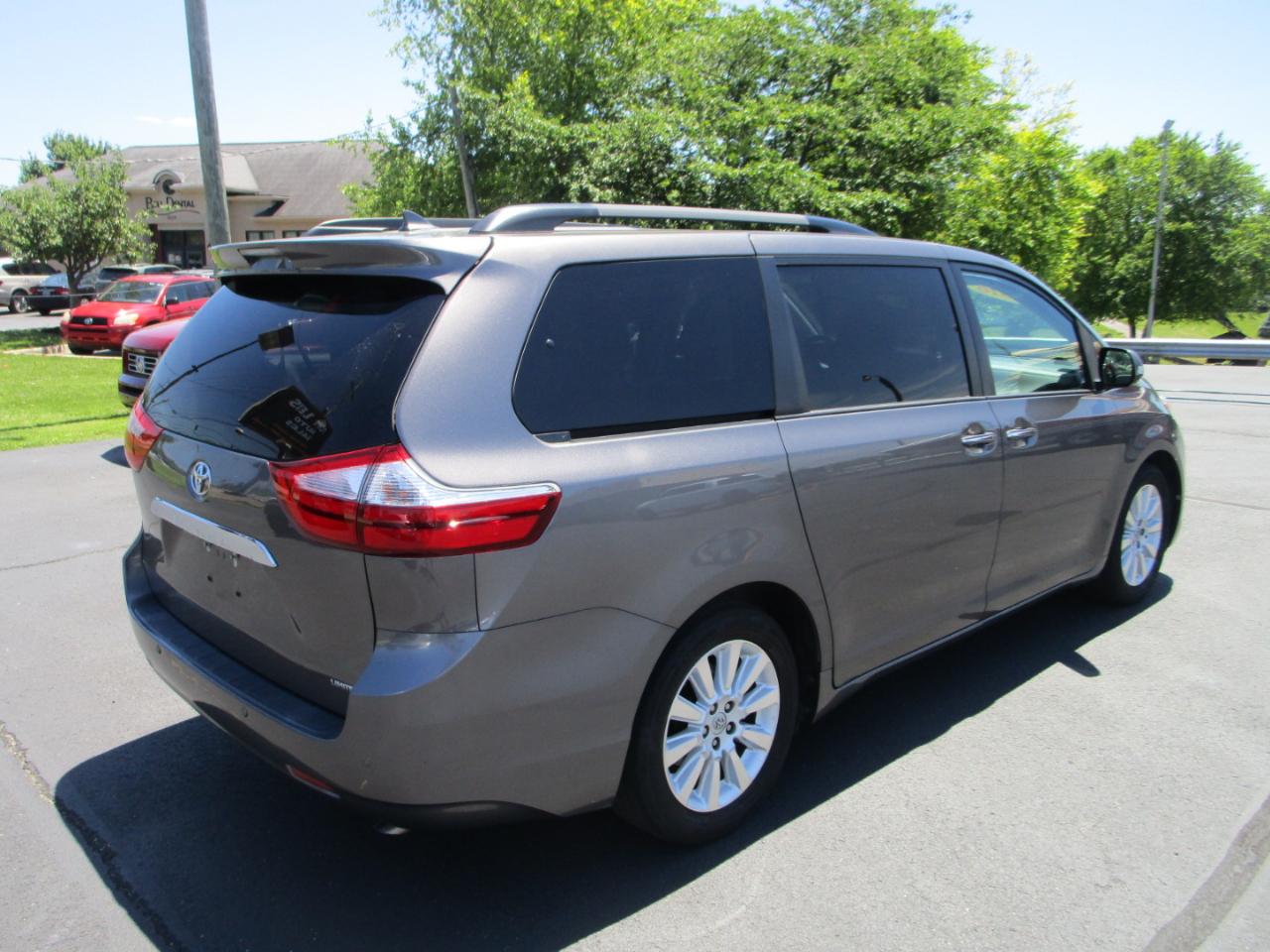 Toyota Sienna 5dr 7-Pass Van XLE Ltd FWD (Natl) 2016