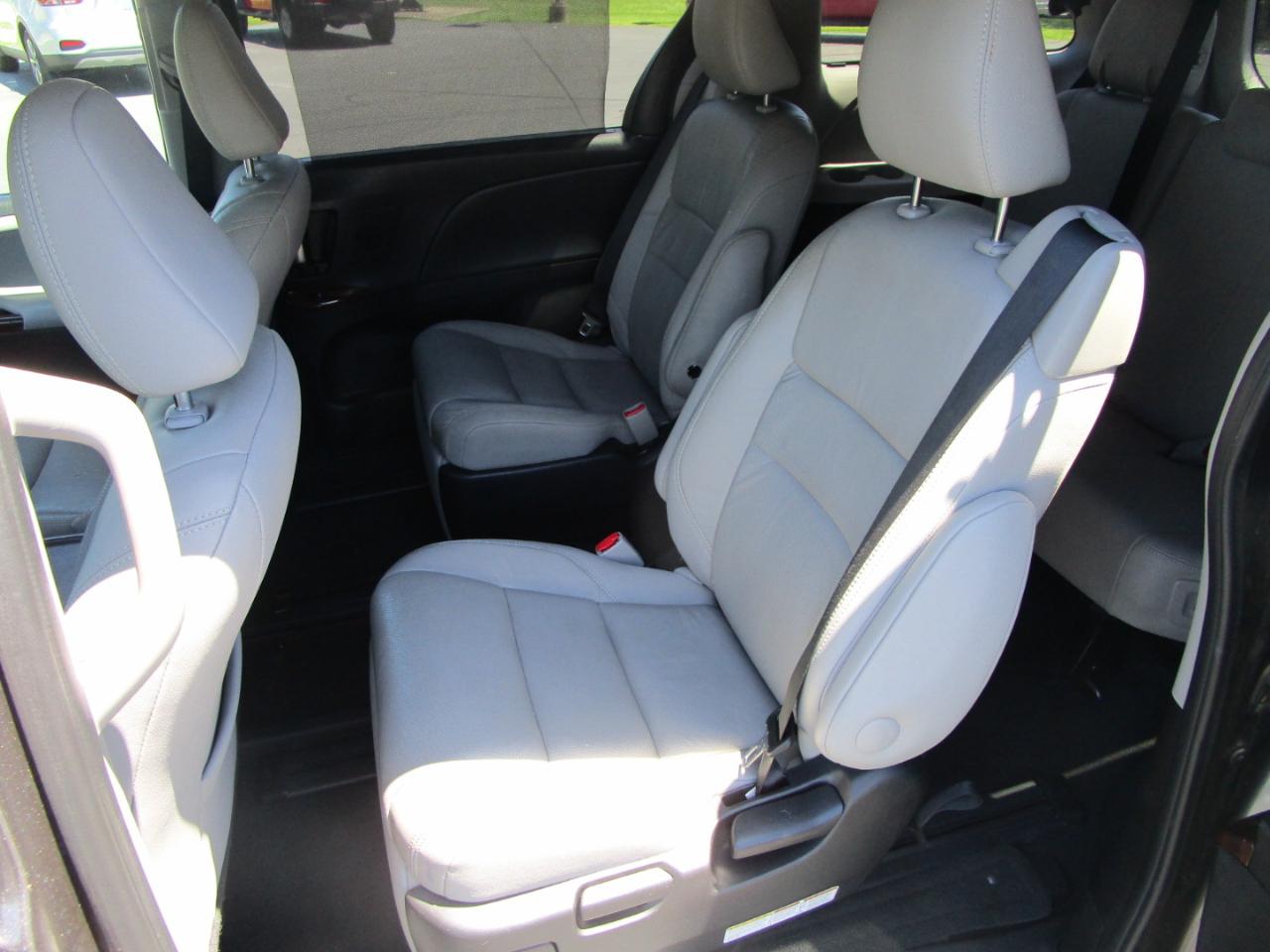 Toyota Sienna 5dr 7-Pass Van XLE Ltd FWD (Natl) 2016