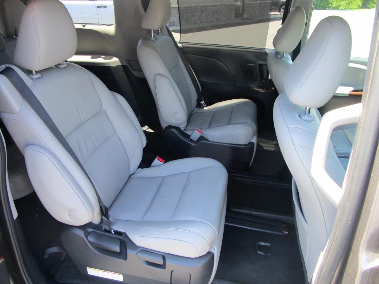 Toyota Sienna 5dr 7-Pass Van XLE Ltd FWD (Natl) 2016