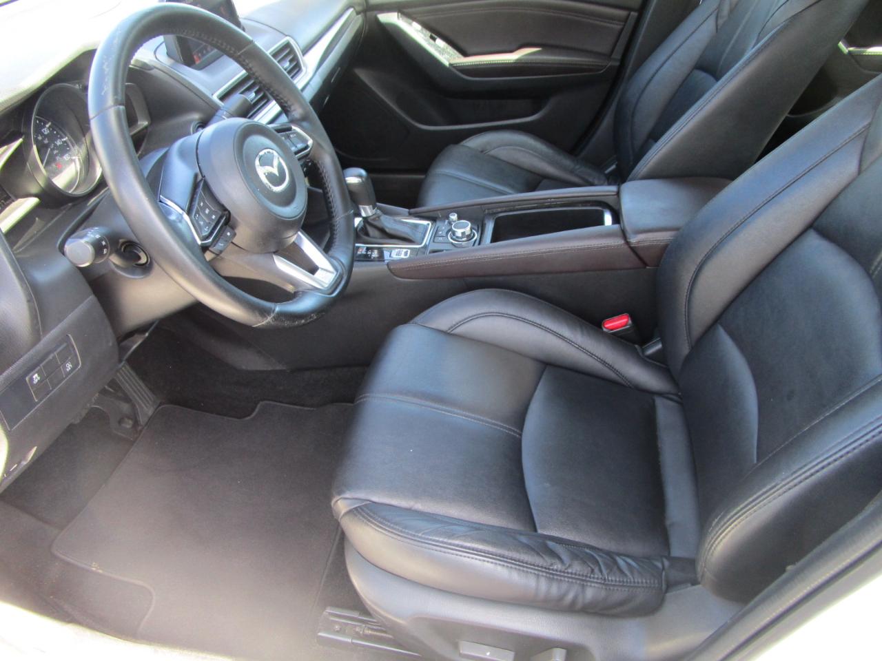 Mazda Mazda3 4-Door Touring Auto 2017