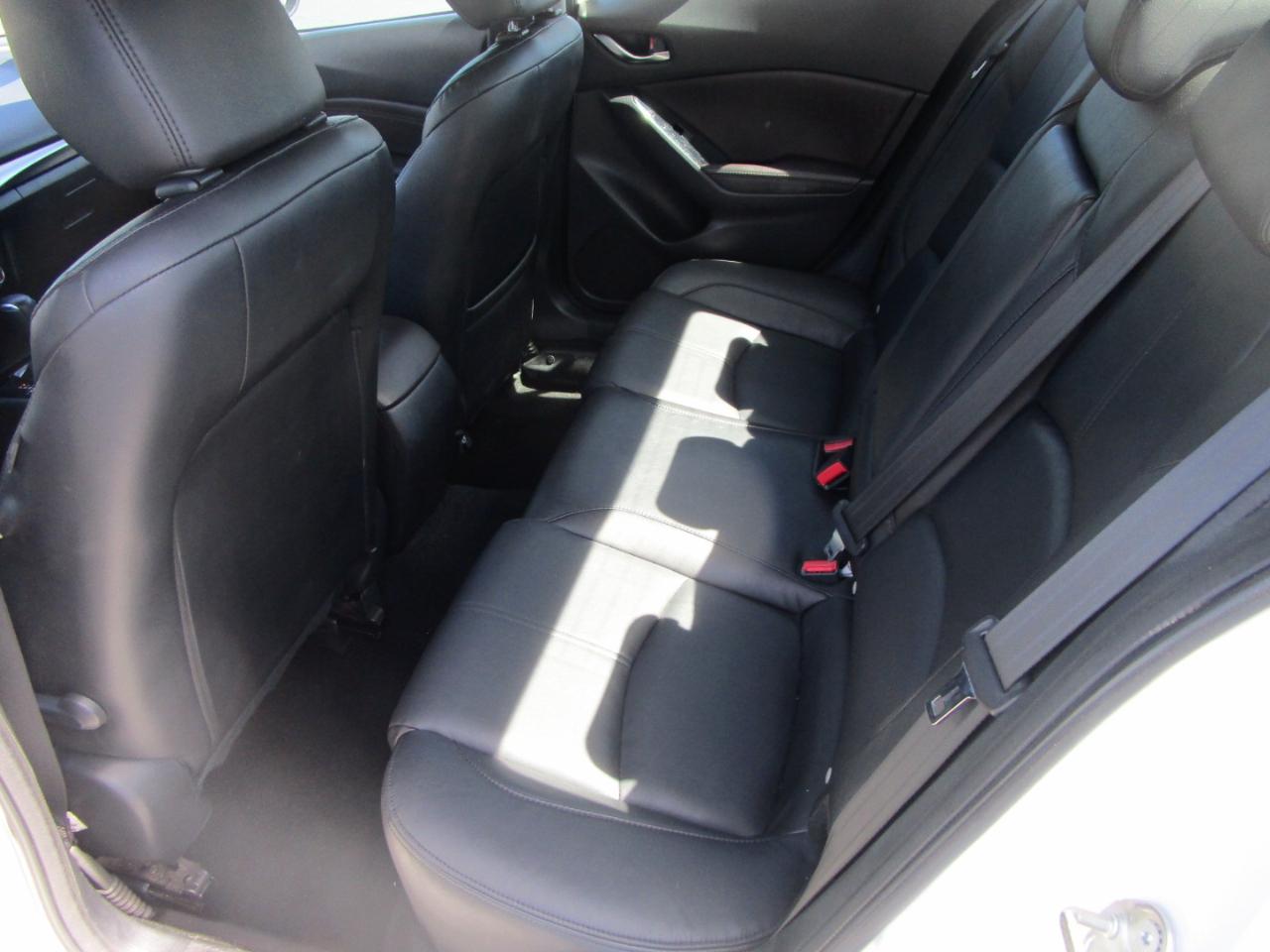 Mazda Mazda3 4-Door Touring Auto 2017