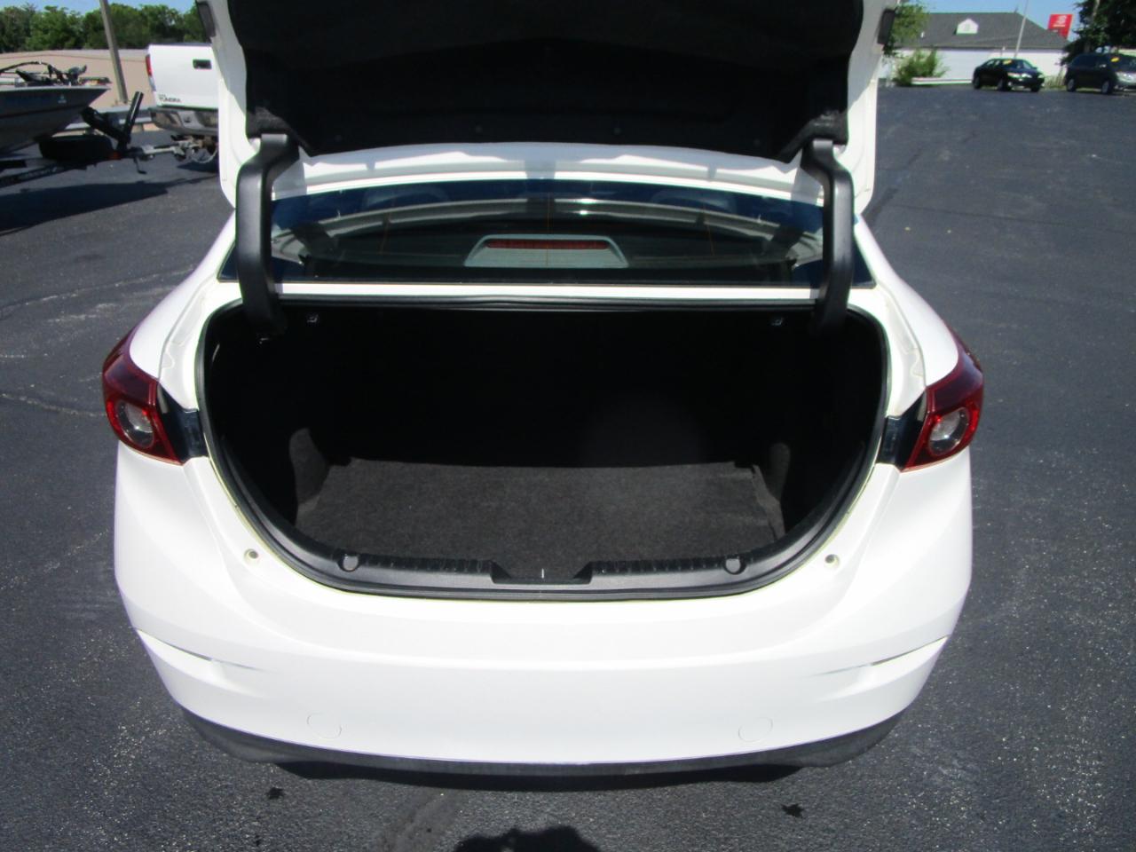 Mazda Mazda3 4-Door Touring Auto 2017