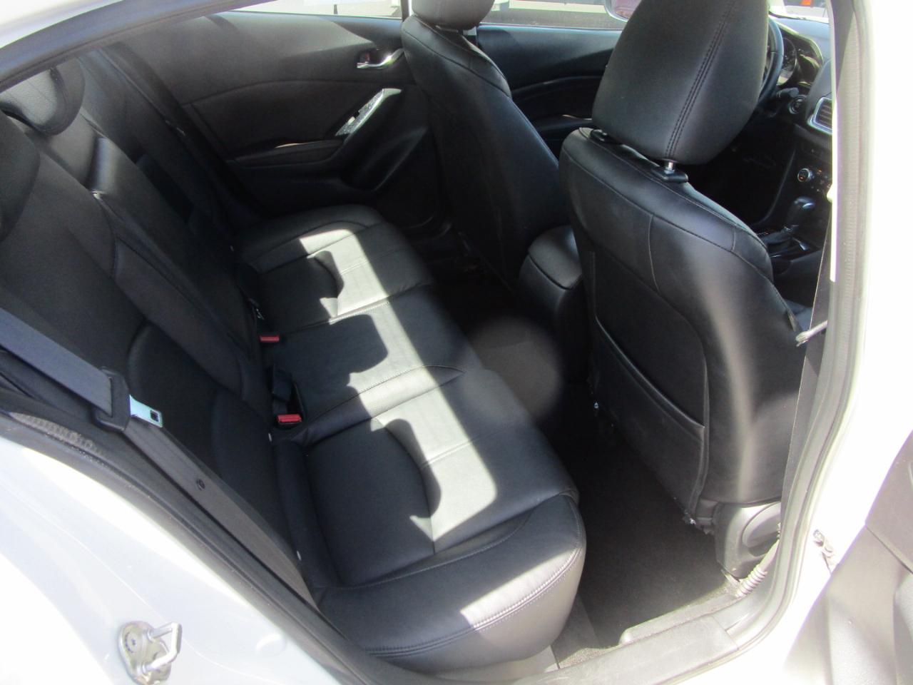 Mazda Mazda3 4-Door Touring Auto 2017