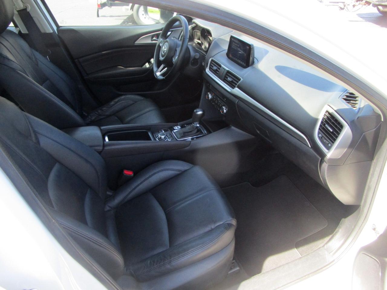 Mazda Mazda3 4-Door Touring Auto 2017