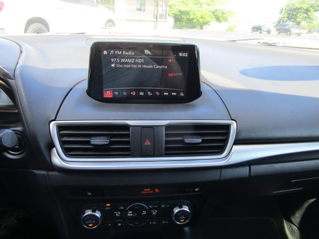 Mazda Mazda3 4-Door Touring Auto 2017
