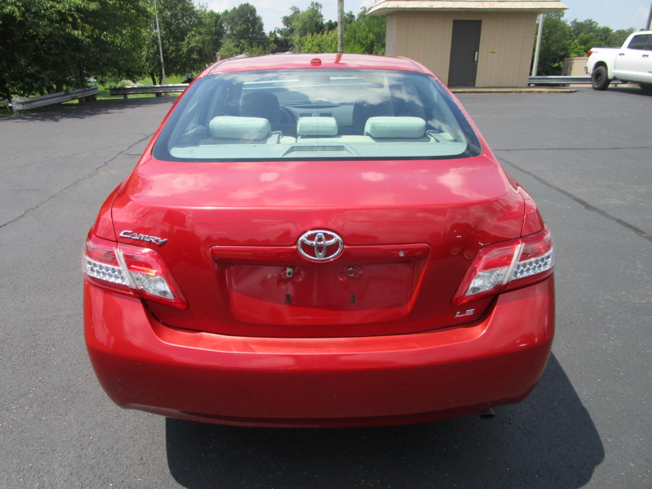 Toyota Camry 4dr Sdn I4 Man LE (Natl) 2011