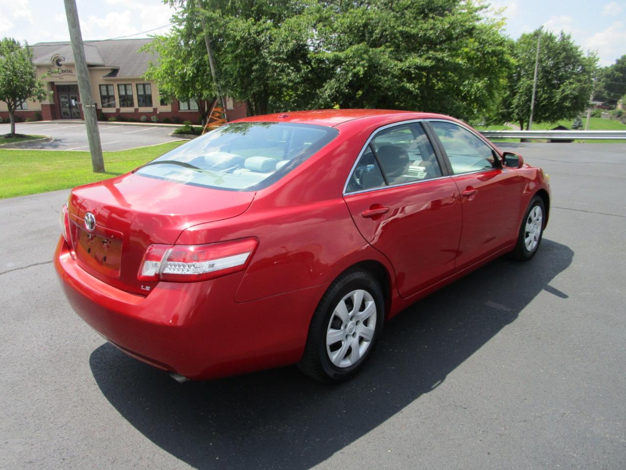 Toyota Camry 4dr Sdn I4 Man LE (Natl) 2011