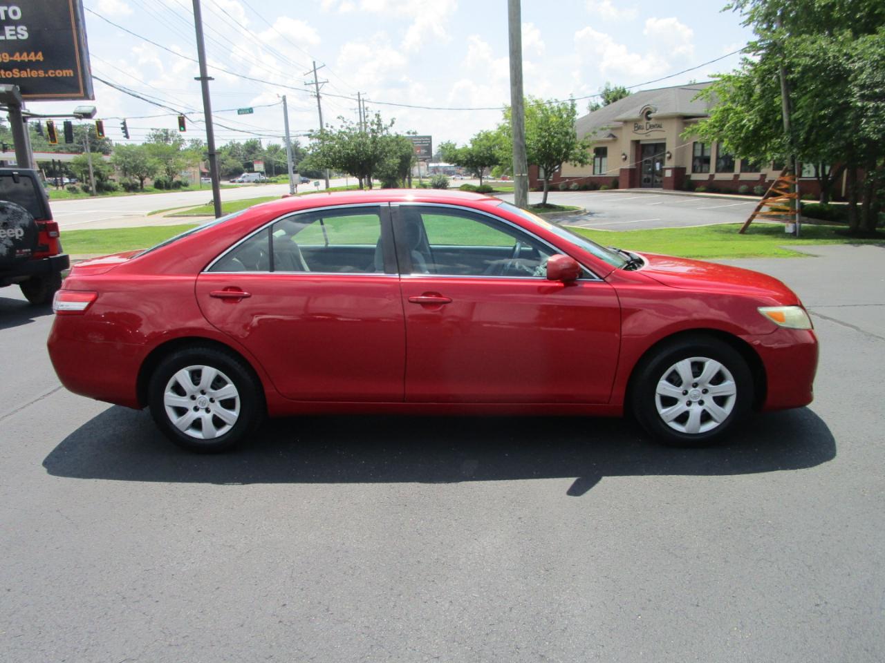 Toyota Camry 4dr Sdn I4 Man LE (Natl) 2011
