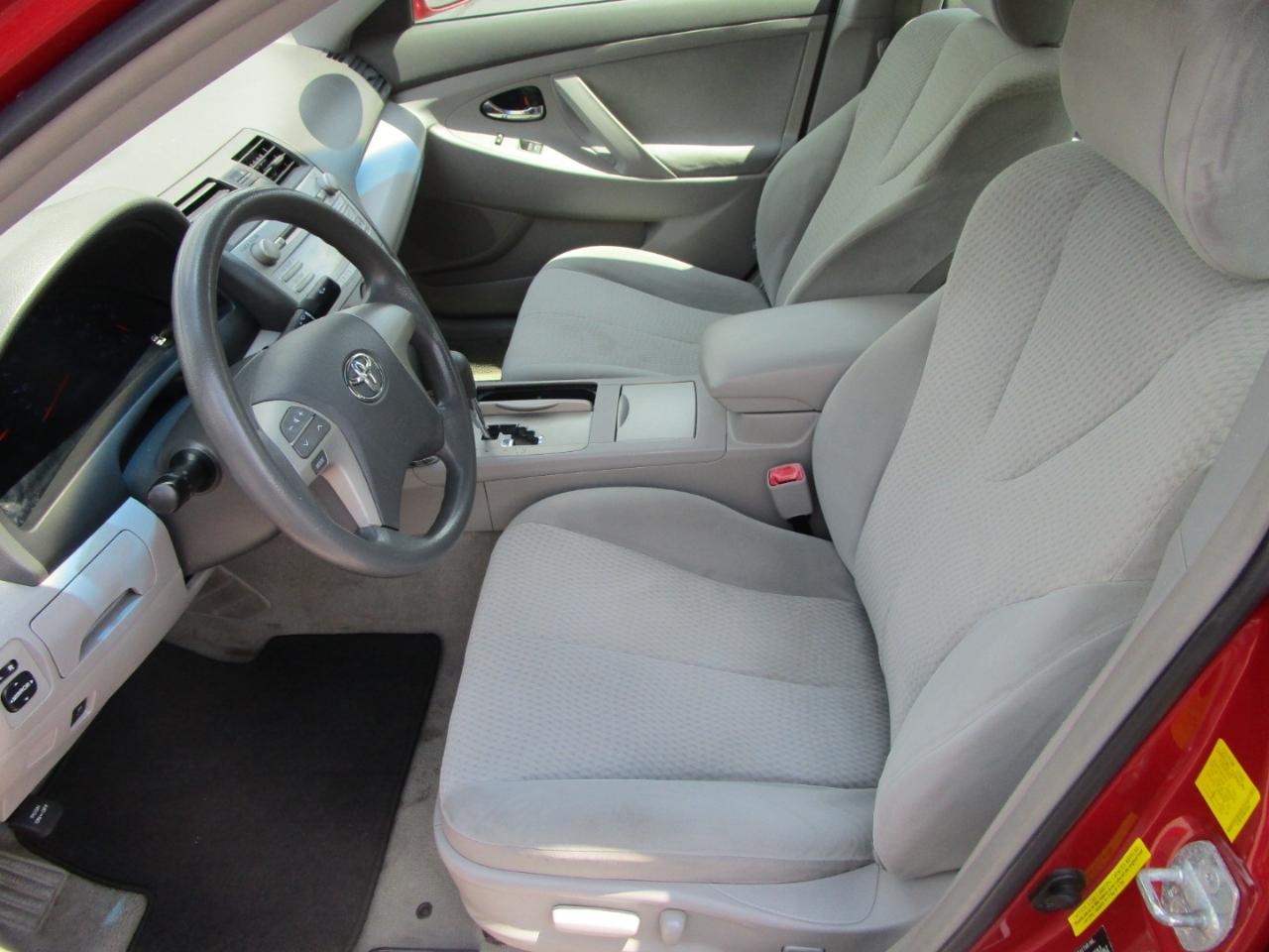Toyota Camry 4dr Sdn I4 Man LE (Natl) 2011