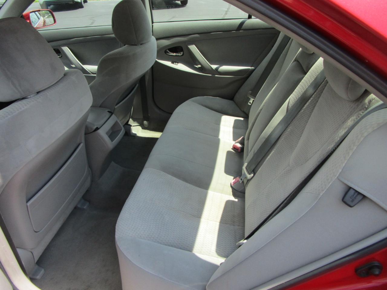 Toyota Camry 4dr Sdn I4 Man LE (Natl) 2011
