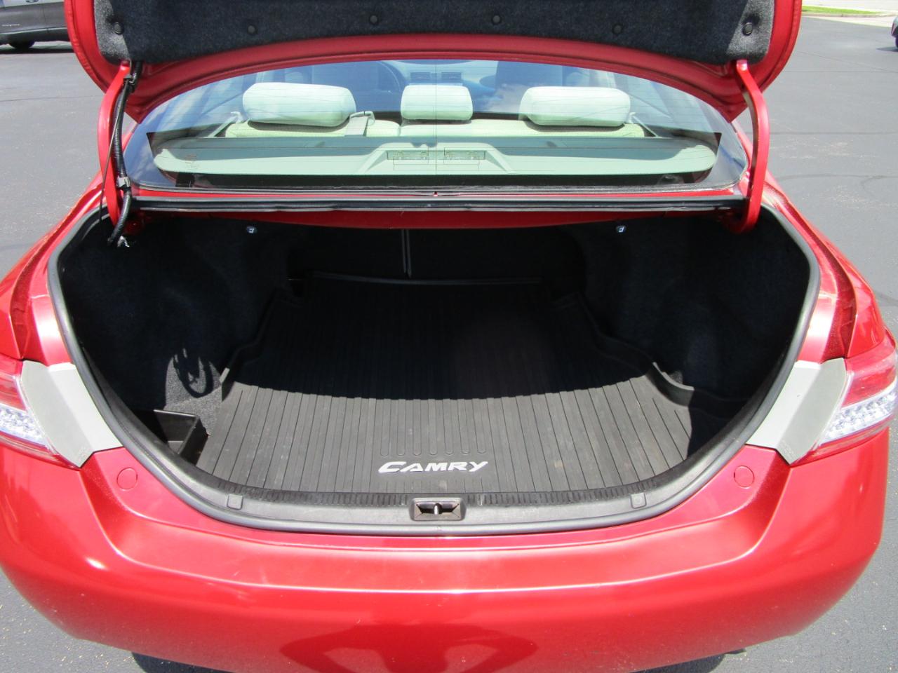 Toyota Camry 4dr Sdn I4 Man LE (Natl) 2011