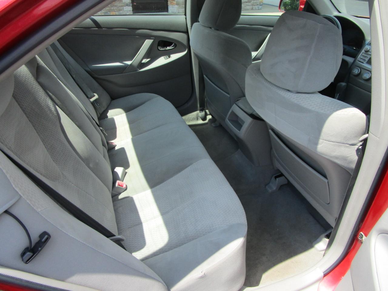 Toyota Camry 4dr Sdn I4 Man LE (Natl) 2011