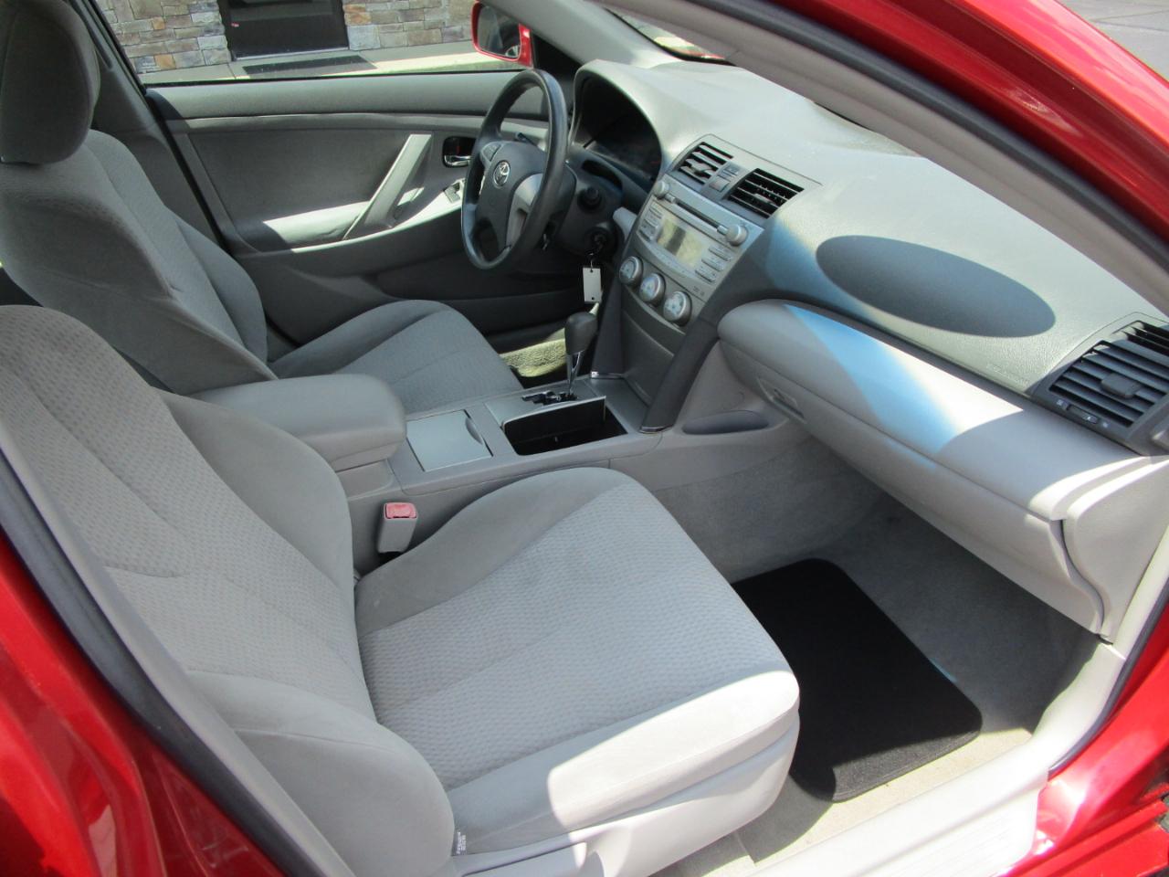 Toyota Camry 4dr Sdn I4 Man LE (Natl) 2011