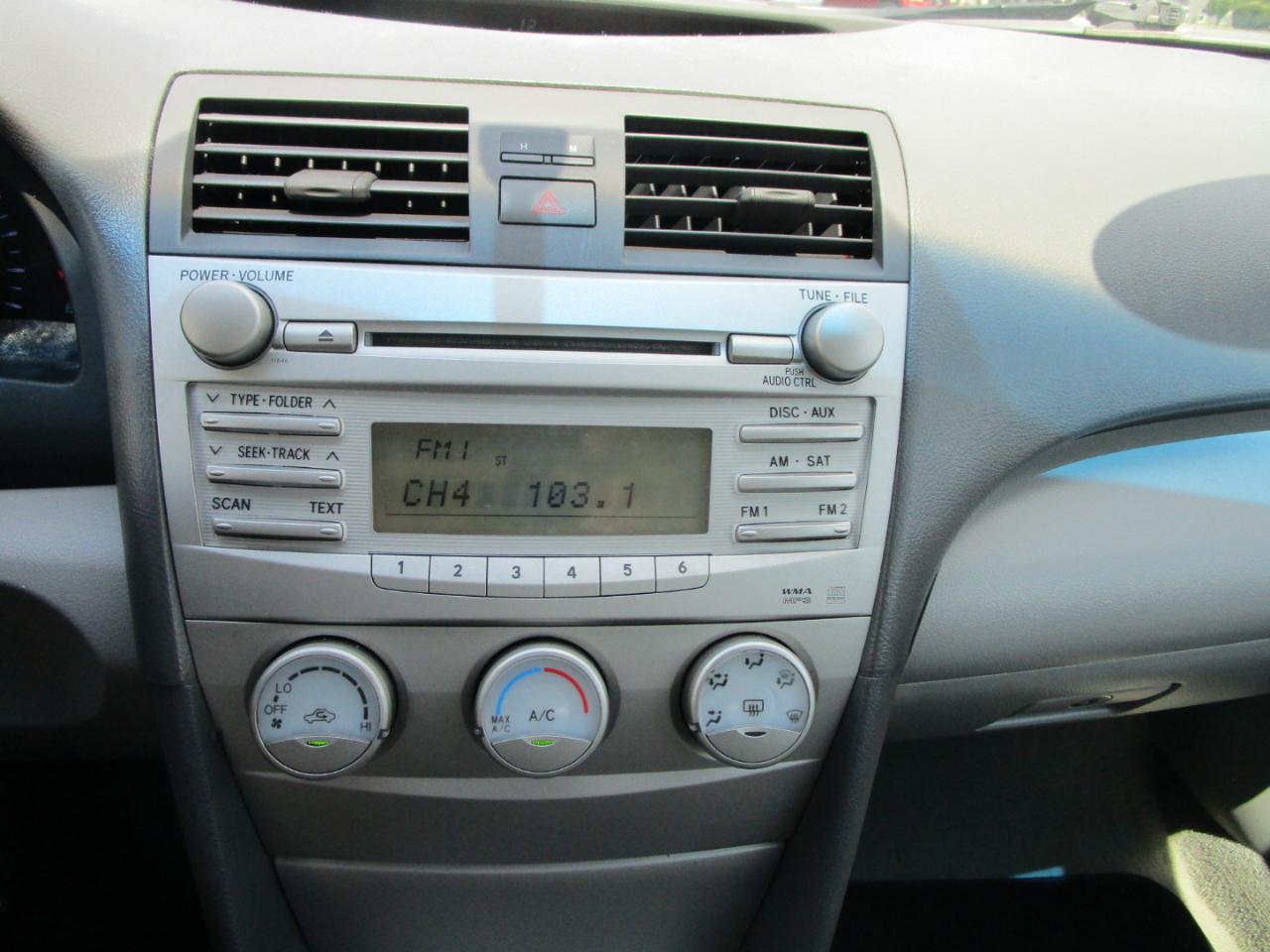 Toyota Camry 4dr Sdn I4 Man LE (Natl) 2011
