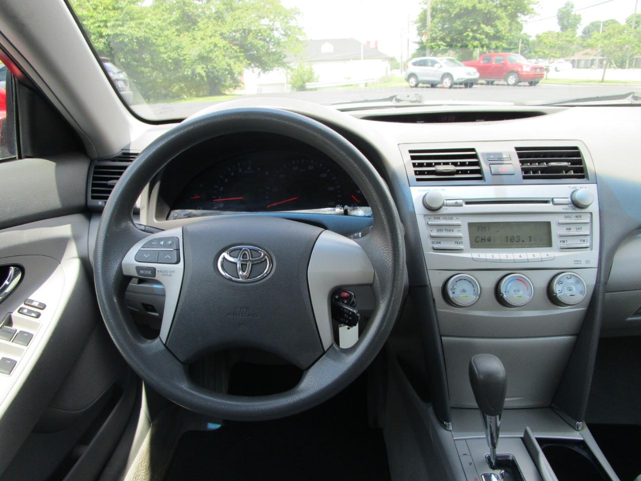 Toyota Camry 4dr Sdn I4 Man LE (Natl) 2011