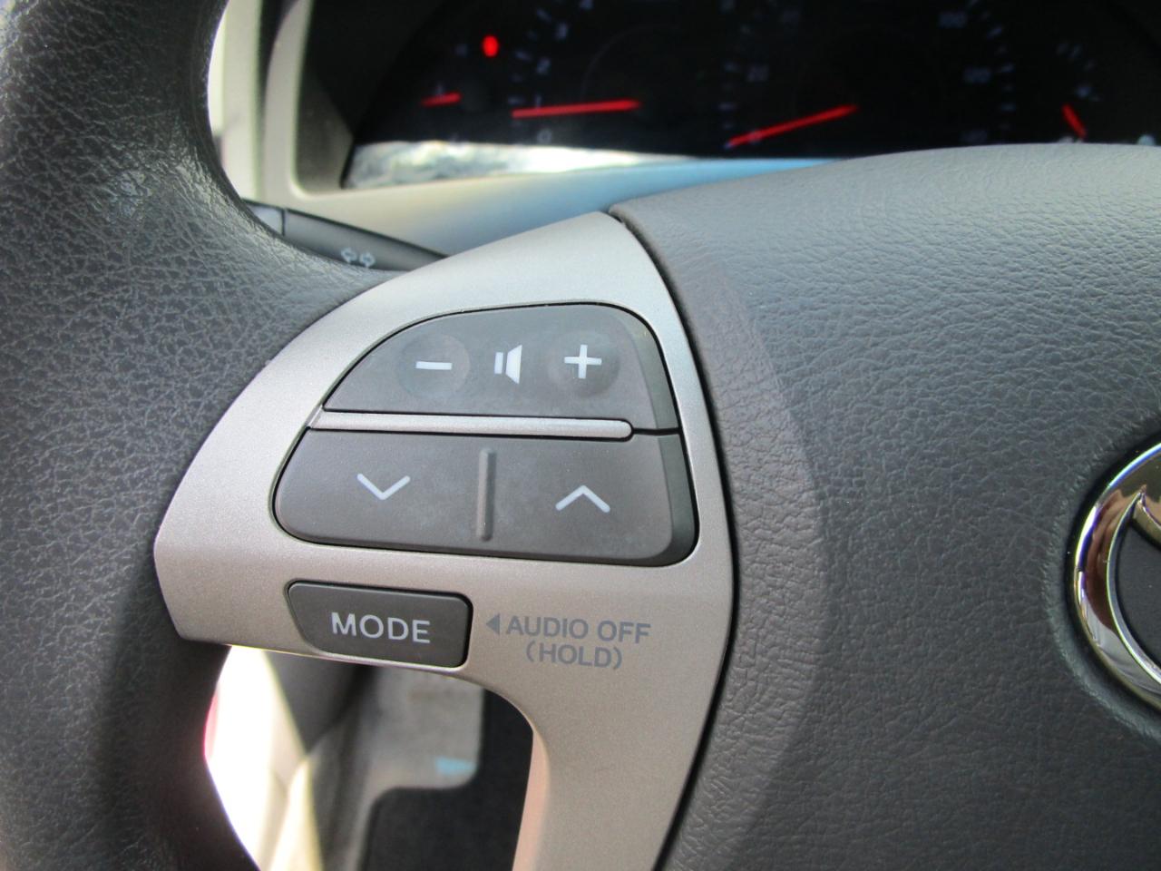 Toyota Camry 4dr Sdn I4 Man LE (Natl) 2011