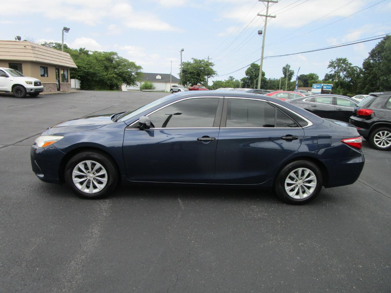 Toyota Camry LE Auto (Natl) 2017