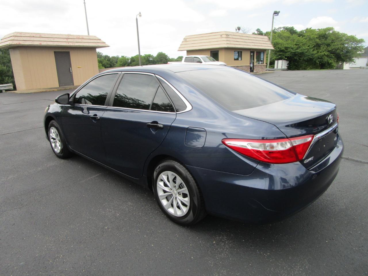 Toyota Camry LE Auto (Natl) 2017