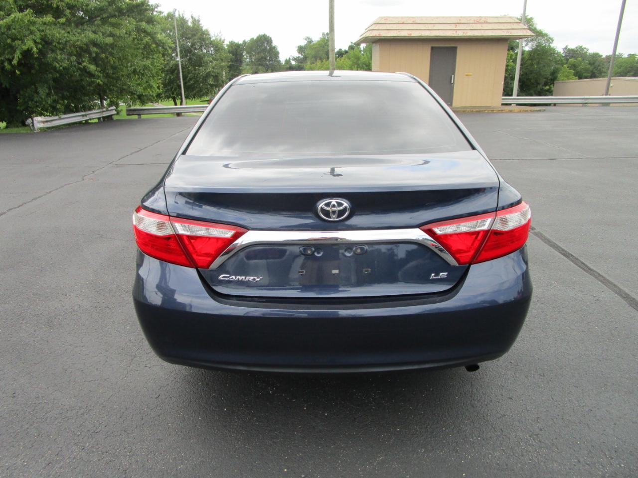 Toyota Camry LE Auto (Natl) 2017