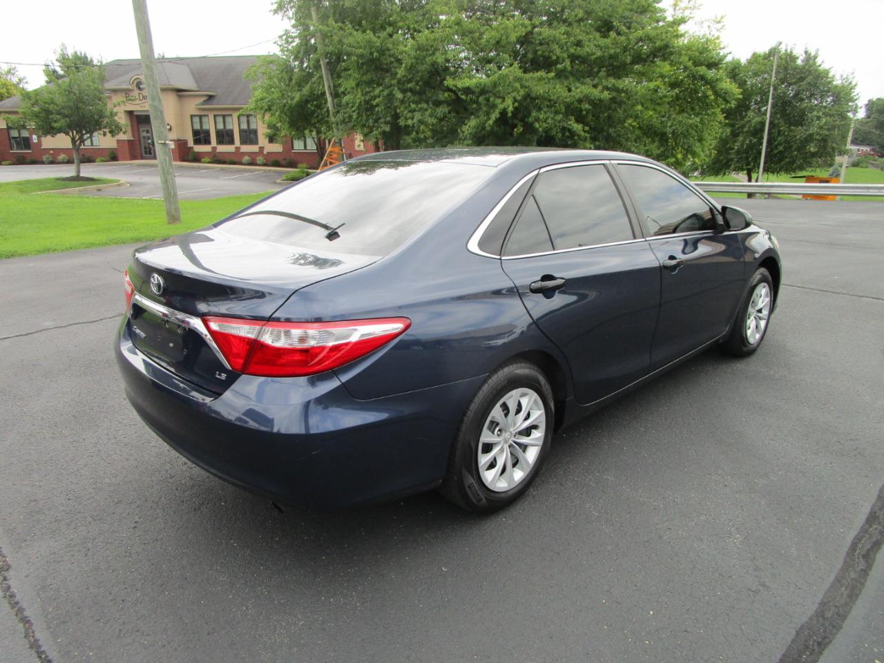 Toyota Camry LE Auto (Natl) 2017